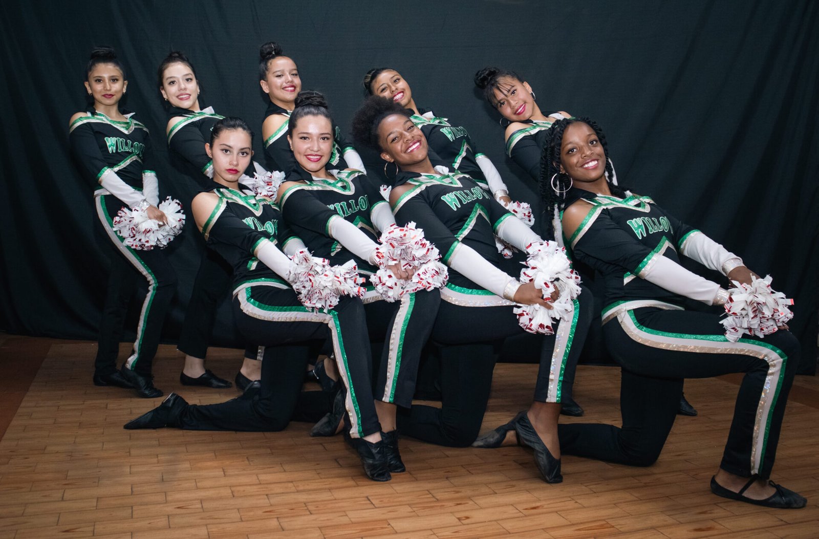 Poms Dance en Academia Willows